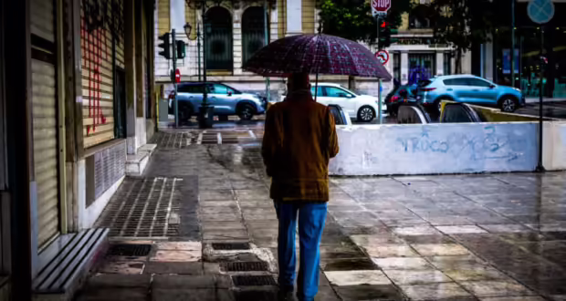 Καιρός αύριο: Βροχές και σποραδικές καταιγίδες σε πολλές περιοχές με μικρή άνοδο της θερμοκρασίας