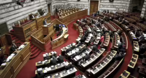 Ανακοινώθηκε στη Βουλή η διαγραφή του Αντώνη Σαμαρά από την ΚΟ της ΝΔ