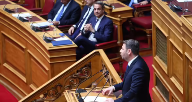 Οι νέοι συσχετισμοί μετά τις ανεξαρτητοποιήσεις Τζάκρη και Πούλου και η αντιπαράθεση κυβέρνησης – ΠΑΣΟΚ