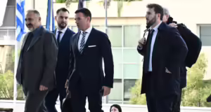 Σπαρτιάτες: Τρίτη διακοπή στην δίκη για εξαπάτηση εκλογέων λόγω απουσίας του βασικού μάρτυρα Βασίλη Στίγκα
