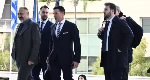 Σπαρτιάτες: Τρίτη διακοπή στην δίκη για εξαπάτηση εκλογέων λόγω απουσίας του βασικού μάρτυρα Βασίλη Στίγκα