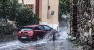 Ισχυρά μπουρίνια και δυνατοί άνεμοι σε όλη τη χώρα στο Σάββατο - Στους 23 βαθμούς η θερμοκρασία