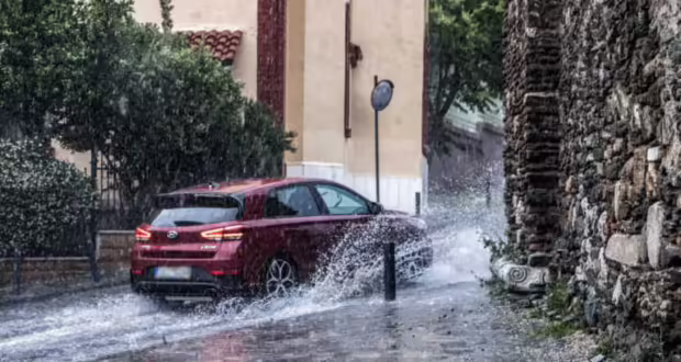 Ισχυρά μπουρίνια και δυνατοί άνεμοι σε όλη τη χώρα στο Σάββατο - Στους 23 βαθμούς η θερμοκρασία