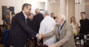 Στο Μέγαρο Μαξίμου οι ένοικοι, μετά την έκρηξη στους Αμπελόκηπους – Πλήρης αποκατάσταση των ζημιών με κρατική αρωγή