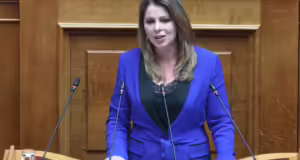 Διεθνής ημέρα για την εξάλειψη της βίας κατά των γυναικών – Κ. Παπακώστα: Κοινωνία και πολιτεία δεν θα εφησυχαστούμε