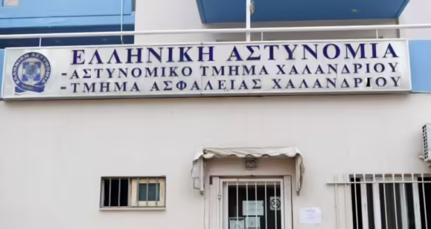Βίντεο ντοκουμέντο από τον άγριο καβγά στο αστυνομικό τμήμα Χαλανδρίου για την επιμέλεια ανήλικης