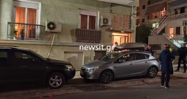 «Ντου» της αστυνομίας στο σπίτι του μεθυσμένου άνδρα στην Ηλιούπολη - Είχε φύγει, βρέθηκε η καραμπίνα που απειλούσε την σύζυγό του