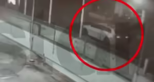 Καρέ καρέ η διάρρηξη στο κατάστημα επίπλων στη Μεταμόρφωση - Η στιγμή που οι δράστες φεύγουν με το χρηματοκιβώτιο