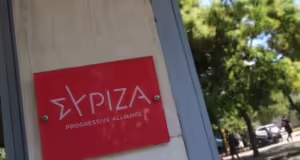 ΣΥΡΙΖΑ για ανεξαρτητοποίηση Αποστολάκη: Ντροπιαστική αποστασία – Να παραδώσει την έδρα που δεν του ανήκει