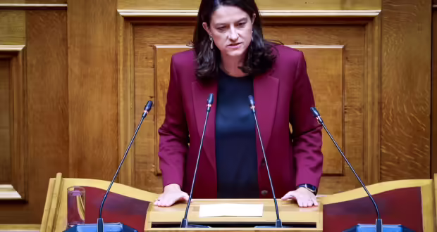 Βουλή: Σφοδρή αντιπαράθεση της Νίκης Κεραμέως με την Αντιπολίτευση για το νομοσχέδιο του κατώτατου μισθού