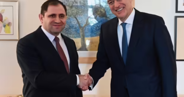 Συνάντηση Ν. Δένδια με τον Αρμένιο υπουργό Άμυνας