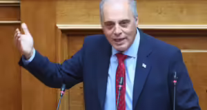 Κ. Βελόπουλος: Αντιφατικό να μιλάμε για κατώτατο μισθό – Ο Έλληνας εργάζεται πιο πολλές ώρες, δεν αμείβεται και τον λένε και τεμπέλη