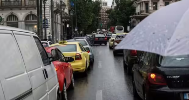«Ασφυξία» σε Κηφισό, Μεσογείων και Κηφισίας λόγω της σφοδρής καταιγίδας - Μποτιλιάρισμα χιλιομέτρων και καθυστερήσεις