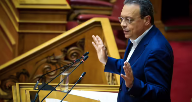 Σ. Φάμελλος για Μητσοτάκη: «Εδώ και πέντε χρόνια λειτουργεί σαν οδοστρωτήρας εις βάρος των δικαιωμάτων των εργαζομένων»