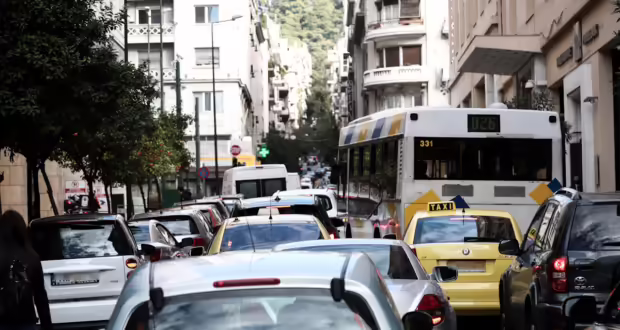 Κίνηση στους δρόμους: Μποτιλιάρισμα σε Κηφισό, Κηφισίας και Αττική Οδό