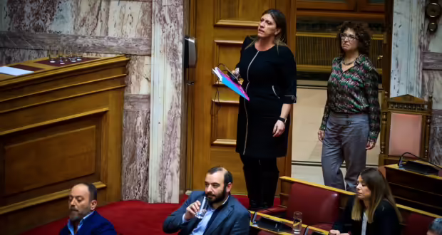 «Κόκκινο» χτύπησε το θερμόμετρο στη Βουλή – Ένταση ανάμεσα στον προεδρεύοντα Γ. Λαμπρούλη και τη Ζ. Κωνσταντοπούλου