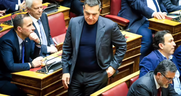 Αλ. Τσίπρας: Υπερψήφισε τις δαπάνες για την άμυνα – Διερεύνηση για τεχνικό λάθος που εμφανίζει καταψήφιση