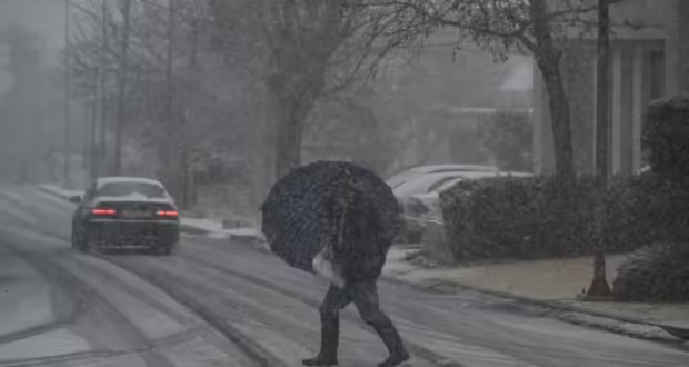 Καιρός: Καταιγίδες, χιονοπτώσεις και θυελλώδεις άνεμοι «σαρώνουν» από σήμερα τη χώρα