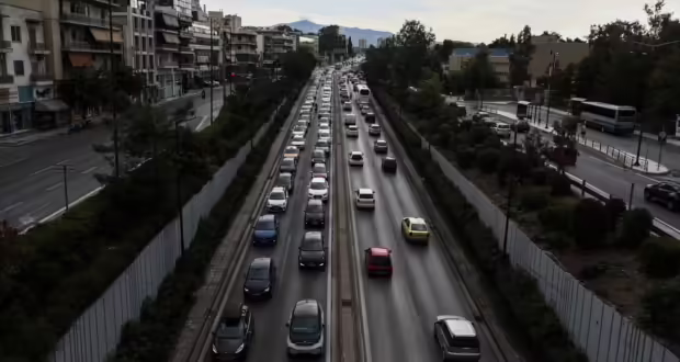 Αγία Παρασκευή: Τροχαίο με 3 αυτοκίνητα στη Λεωφόρο Μεσογείων