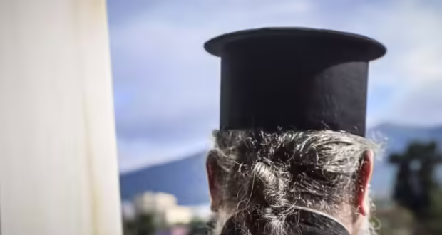 Αγία Παρασκευή: 43χρονη κατήγγειλε τον ιερέα σύζυγό της για ενδοοικογενειακή βία