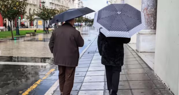 Καιρός σήμερα: Βροχές σε Εύβοια, Κυκλάδες, Κρήτη και Αιγαίο και θερμοκρασία ως τους 16 βαθμούς