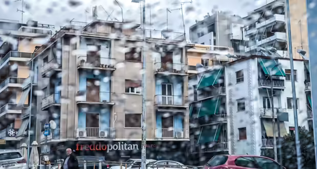 Καιρός σήμερα: Πολλή συννεφιά, έντονες βροχές και χιόνια στα ορεινά – Στους 18 βαθμούς η θερμοκρασία σε Αττική και Κρήτη