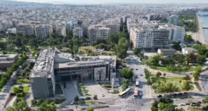 Εκδήλωση στο δημαρχείο Θεσσαλονίκης- Ο Στ.Αγγελούδης μοίρασε δώρα στα παιδιά των εργαζομένων στη δημοτική αστυνομία