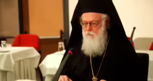 Αρχιεπίσκοπος Αλβανίας Αναστάσιος: Αγωνία για την υγεία του – Ο Κυριάκος Μητσοτάκης στον «Ευαγγελισμό»