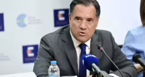 Άδωνις Γεωργιάδης: «Δεν υπάρχει λόγος ανησυχίας από τον μεταπνευμονοϊό»