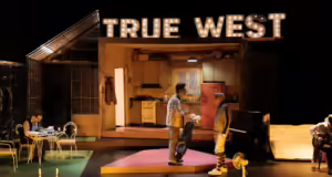 Η παράσταση «True West» έρχεται στο Θέατρο Κολοσσαίον