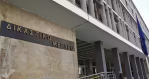 Θεσσαλονίκη: Προθεσμία να απολογηθεί πήρε ο 87χρονος που μαχαίρωσε στον λαιμό την 79χρονη σύζυγό του