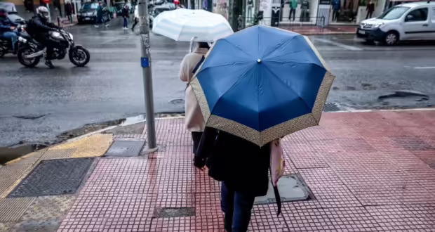 «Χαλάει» ο καιρός σήμερα: Βροχές σχεδόν σε όλη τη χώρα και πτώση θερμοκρασίας στα βόρεια – Πού θα χιονίσει