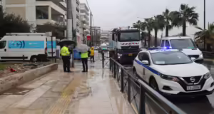Καιρός: Πλημμύρισε η Λεωφόρος Ποσειδώνος από τη σφοδρή καταιγίδα στην Αθήνα – Κυκλοφοριακό κομφούζιο από το πρωί στους δρόμους