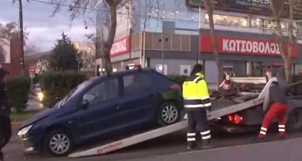 Χαϊδάρι: Καραμπόλα τριών αυτοκινήτων στη Λεωφόρο Αθηνών – Ένας ελαφρά τραυματίας