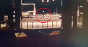 Βίντεο ντοκουμέντο: Η παράσυρση πεζού στην Πανεπιστημίου από μεθυσμένο οδηγό αυτοκινήτου