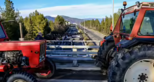 Τραυματίστηκε αστυνομικός στα επεισόδια με αγρότες στην Καρδίτσα