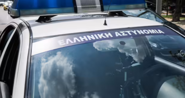Πειραιάς: Ηλικιωμένος συνελήφθη έξω από δημοτικό σχολείο να αυτοϊκανοποιείται