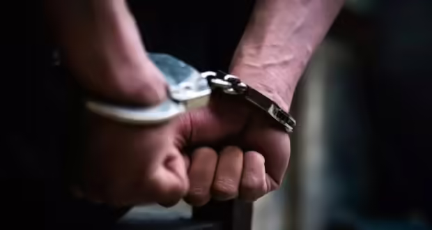 Επίκουρος καθηγητής του ΕΚΠΑ συνελήφθη για παιδική πορνογραφία – Πλήρωνε ανήλικους για να του στείλουν φωτογραφίες