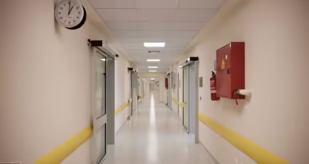 Πάτρα: «Ήταν ραγδαίο το μικρόβιο, δεν το πρόλαβαν» λέει η μητέρα του 20χρονου που πέθανε από μηνιγγίτιδα