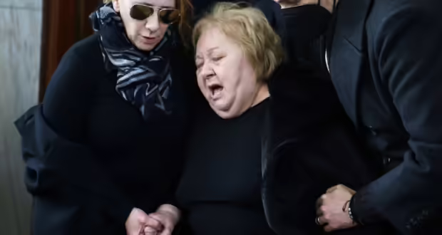 Ιάσονας Τριανταφυλλίδης: Ράγισε καρδιές η μητέρα του στην κηδεία – «Ζω μαζί του, δεν έφυγε»