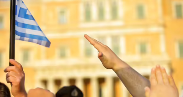 Βόλος: Για ένα challenge 10 ευρώ ο ναζιστικός χαιρετισμός του μαθητή σε εκδήλωση για το Ολοκαύτωμα