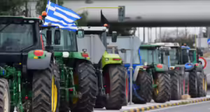 Σε οκτώ οδικούς κόμβους της Κεντρικής Μακεδονίας παραμένουν τα τρακτέρ των αγροτών – Δε διέκοψαν την κυκλοφορία