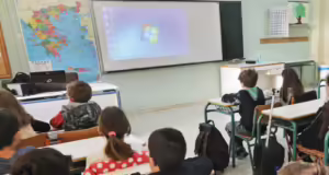 Θεσσαλονίκη: Παράσταση διαμαρτυρίας στο Δημαρχείο για τα Ωνάσεια Σχολεία