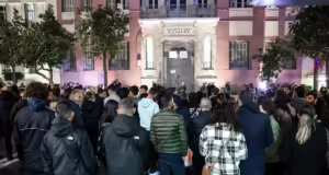 Ηράκλειο: Στη φυλακή δύο για τα επεισόδια έξω από τα δικαστήρια για την υπόθεση της κακοποίησης του 3χρονου