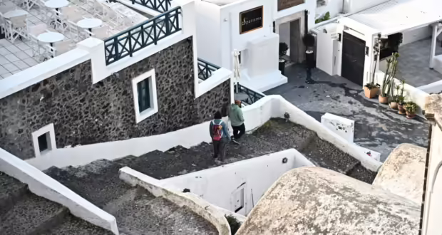 Σεισμοί στη Σαντορίνη: Πάνω από πέντε δονήσεις άνω των 4 Ρίχτερ σε μία ώρα – Αδειάζει το νησί