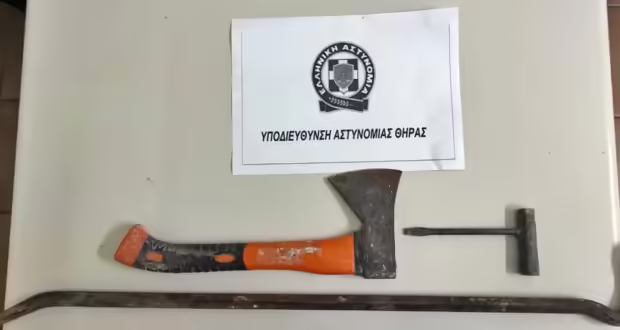 Σαντορίνη: Συνελήφθη 59χρονος για απόπειρα κλοπής – Προσπάθησε να παραβιάσει λεωφορείο