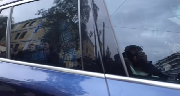 Χρήστος Μάστορας: Αναβλήθηκε για τις 19 Φεβρουαρίου η δίκη του τραγουδιστή – Ζητά να εξεταστεί ο αστυνομικός που τον σταμάτησε στο πρώτο μπλόκο