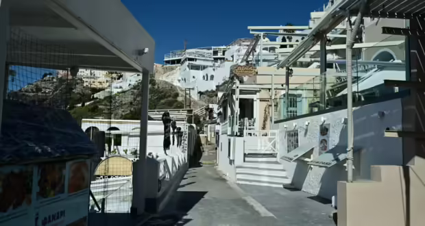 Σεισμοί στη Σαντορίνη: Σε κατάσταση έκτακτης ανάγκης κηρύχθηκε ο δήμος Θήρας