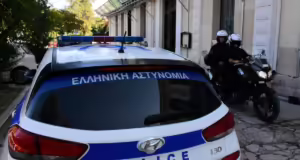 Κορωπί: Συμμορία έκλεψε το αυτοκίνητο πρώην υπουργού – Χειροπέδες στους δράστες