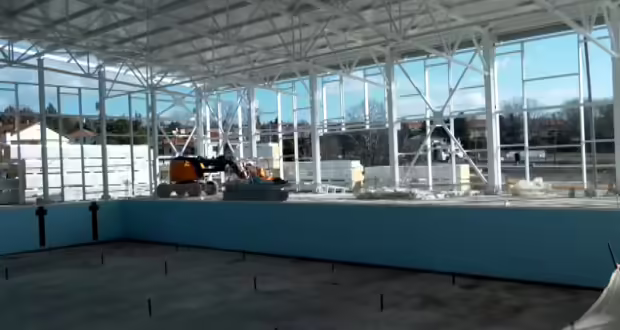 Άργος Ορεστικό: Με ταχείς ρυθμούς προχωρά η κατασκευή ενός υπερσύγχρονου «πράσινου» κολυμβητηρίου
